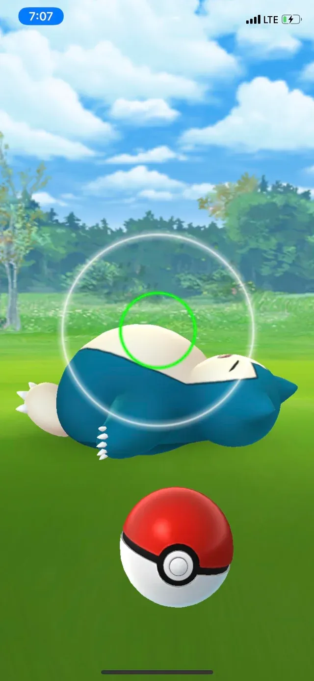 Pokémon Go, 2016. A white ring growing and shrinking onto a green target ring.